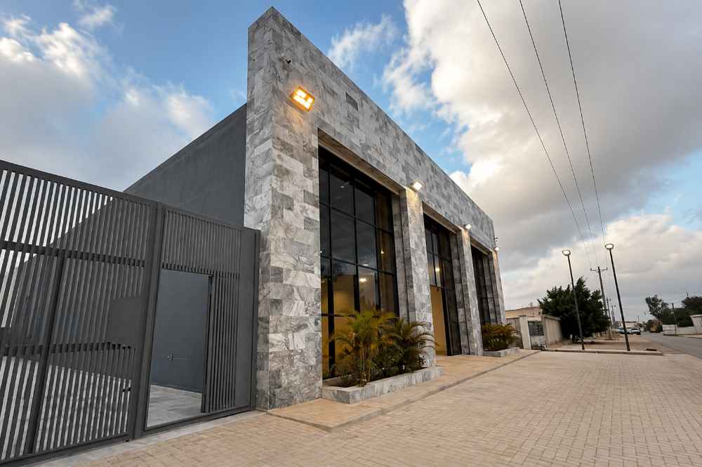 Commercial Showroom | For Rent | Al-Hawari